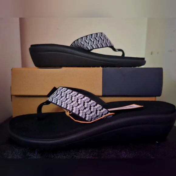 Teva w voya wedge sandles size 10 - Picture 1 of 5